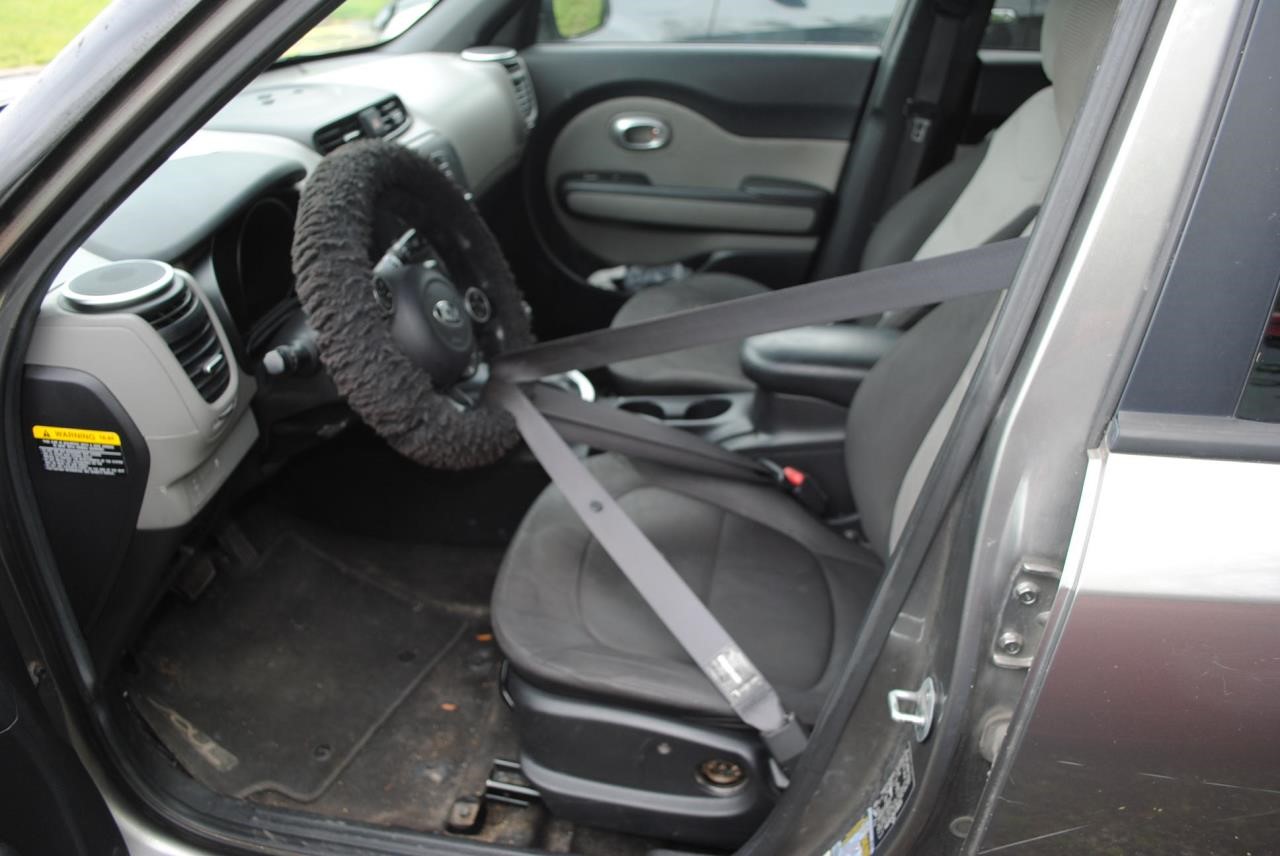 https://f005.backblazeb2.com/file/img-partshotlines-com/Inventory/EC176/Vehicle/120297_05.jpg