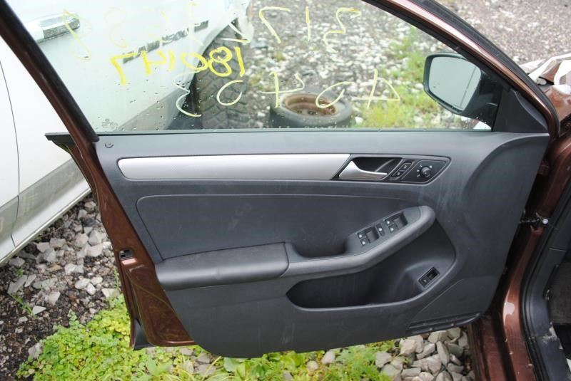 https://f005.backblazeb2.com/file/img-partshotlines-com/Inventory/EC176/Vehicle/79155_07.jpg