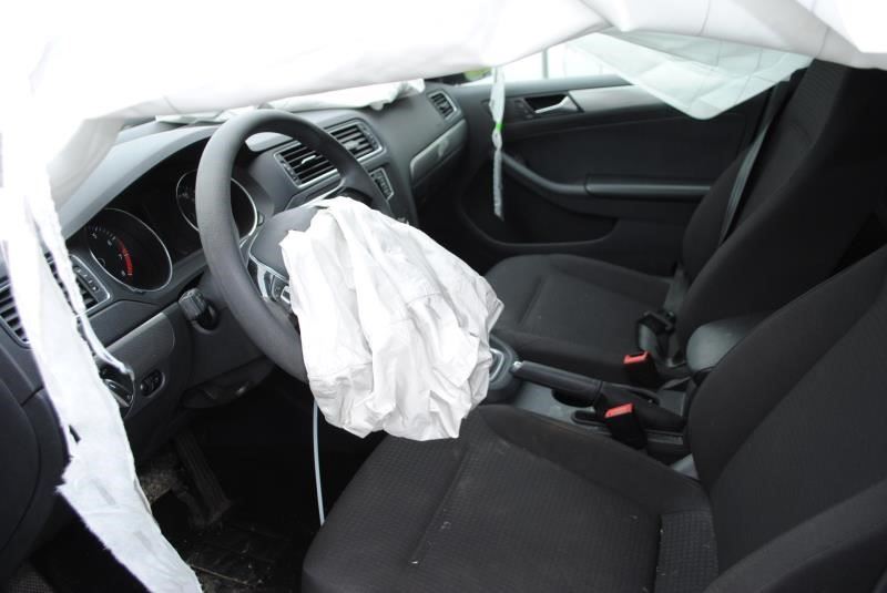 https://f005.backblazeb2.com/file/img-partshotlines-com/Inventory/EC176/Vehicle/79155_08.jpg