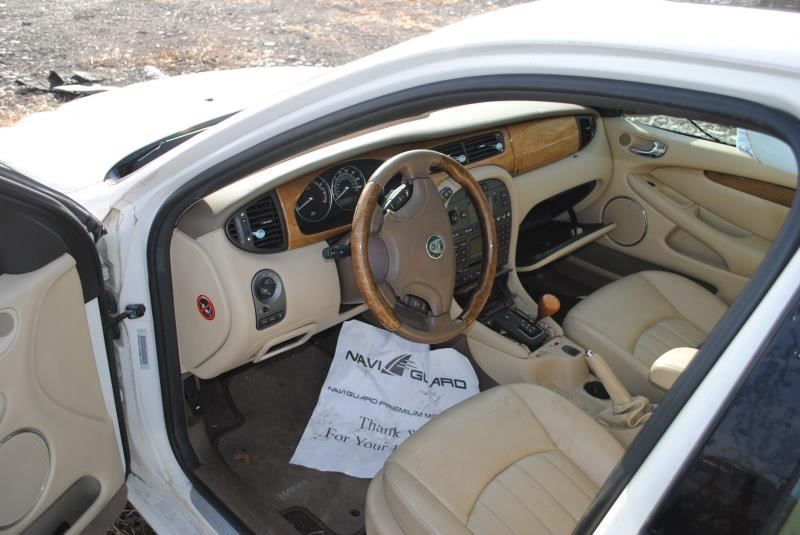 https://f005.backblazeb2.com/file/img-partshotlines-com/Inventory/EC176/Vehicle/83196_07.jpg