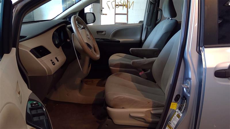 https://f005.backblazeb2.com/file/img-partshotlines-com/Inventory/EC214/Vehicle/134_06.jpg