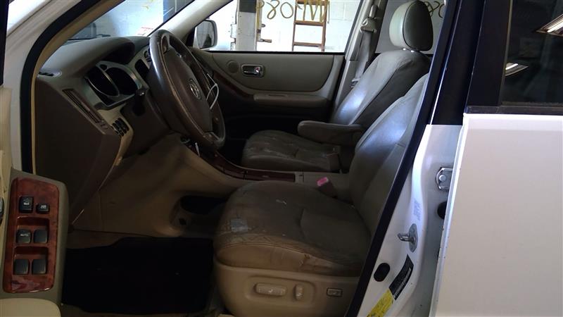 https://f005.backblazeb2.com/file/img-partshotlines-com/Inventory/EC214/Vehicle/149_06.jpg