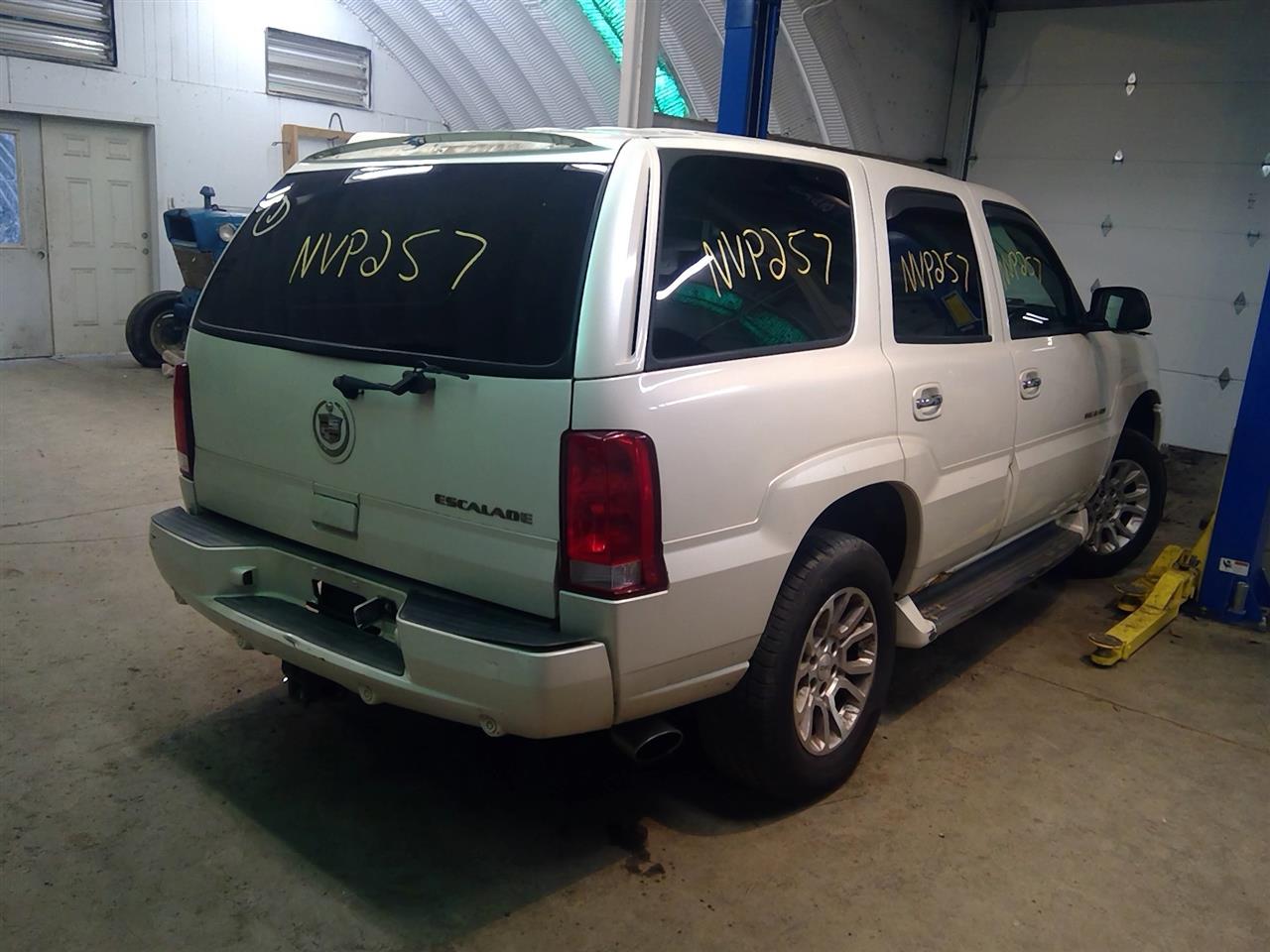 https://f005.backblazeb2.com/file/img-partshotlines-com/Inventory/EC214/Vehicle/340_03.jpg