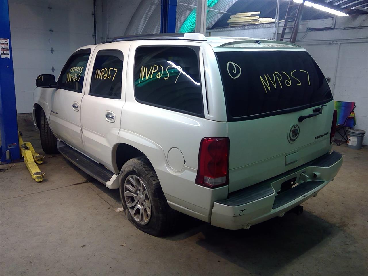 https://f005.backblazeb2.com/file/img-partshotlines-com/Inventory/EC214/Vehicle/340_04.jpg