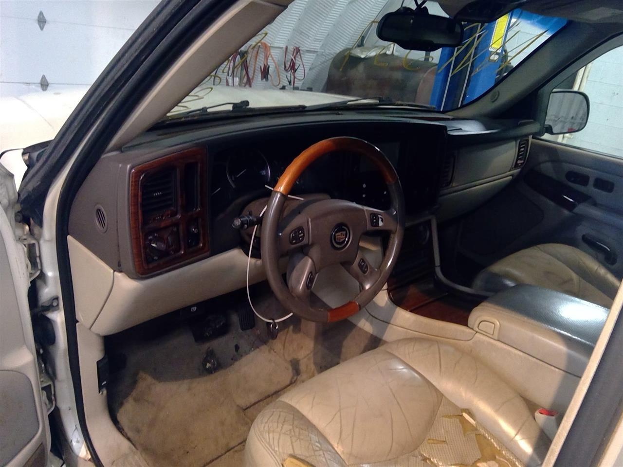 https://f005.backblazeb2.com/file/img-partshotlines-com/Inventory/EC214/Vehicle/340_05.jpg