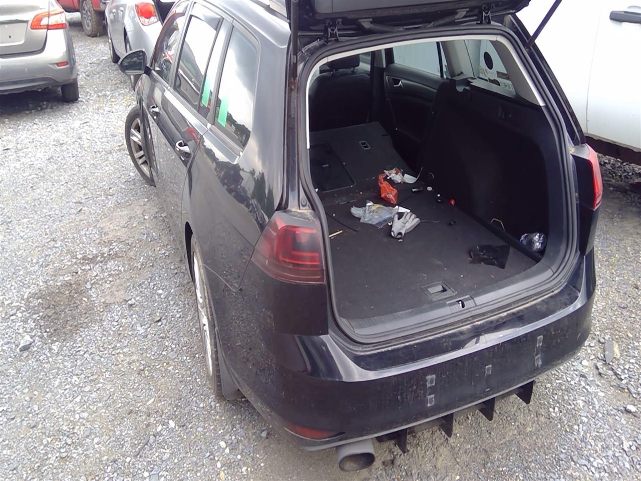 https://f005.backblazeb2.com/file/img-partshotlines-com/Inventory/EC217/Vehicle/77618_10.jpg