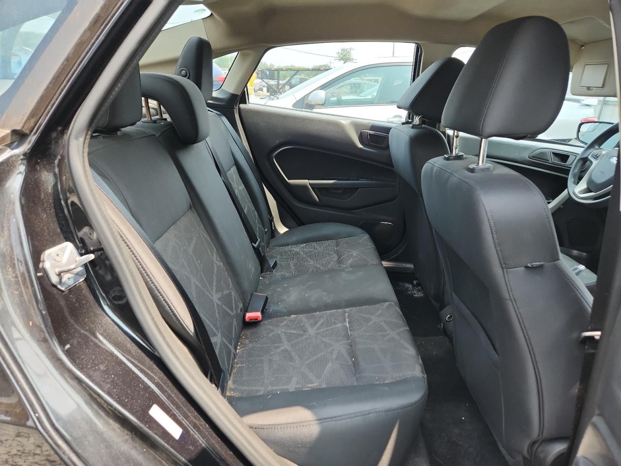 https://f005.backblazeb2.com/file/img-partshotlines-com/Inventory/EC474/Vehicle/112304_10.jpg
