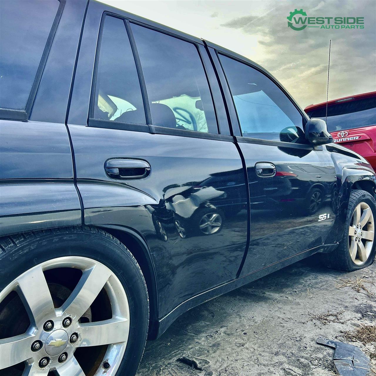 https://f005.backblazeb2.com/file/img-partshotlines-com/Inventory/EC474/Vehicle/112466_08.jpg