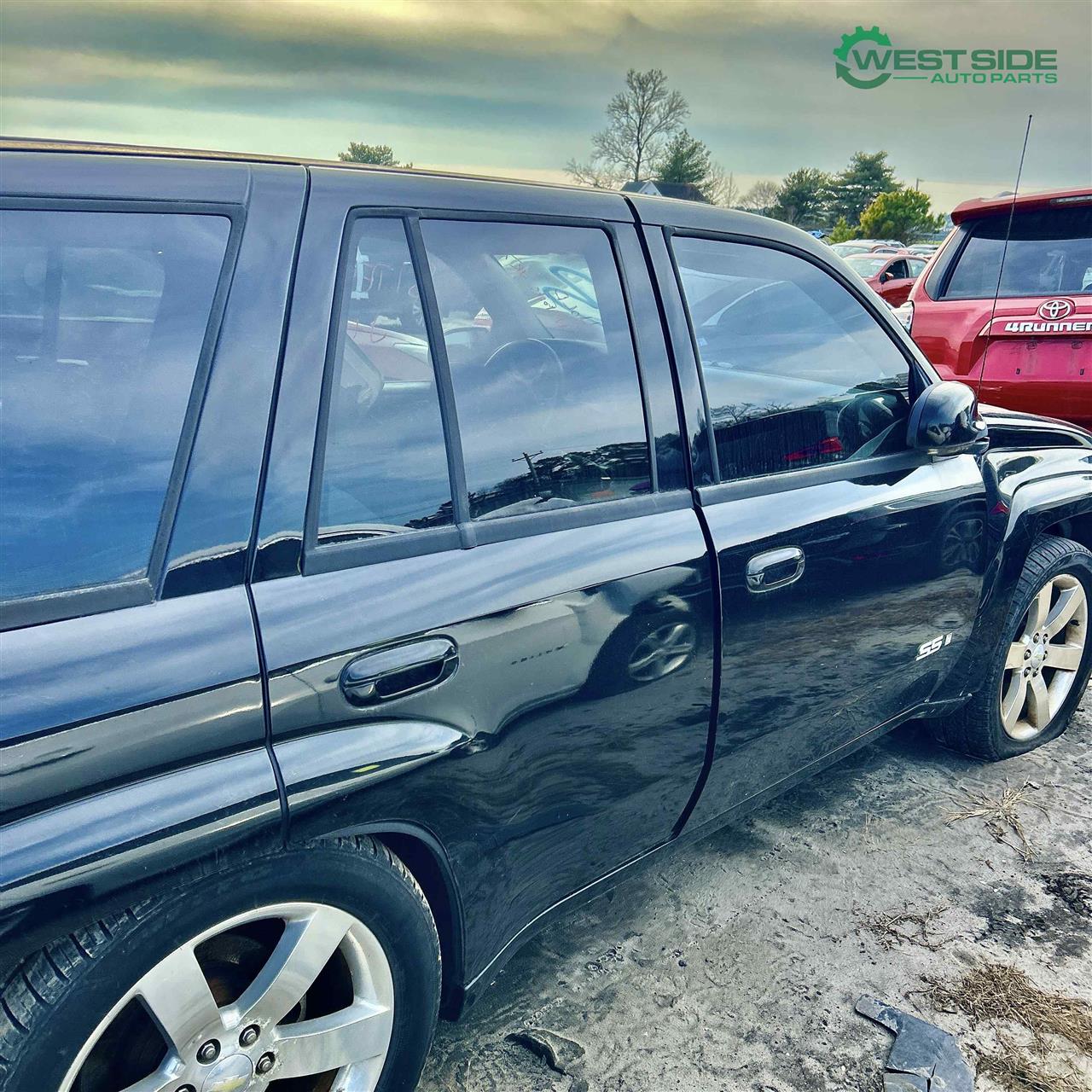 https://f005.backblazeb2.com/file/img-partshotlines-com/Inventory/EC474/Vehicle/112466_09.jpg