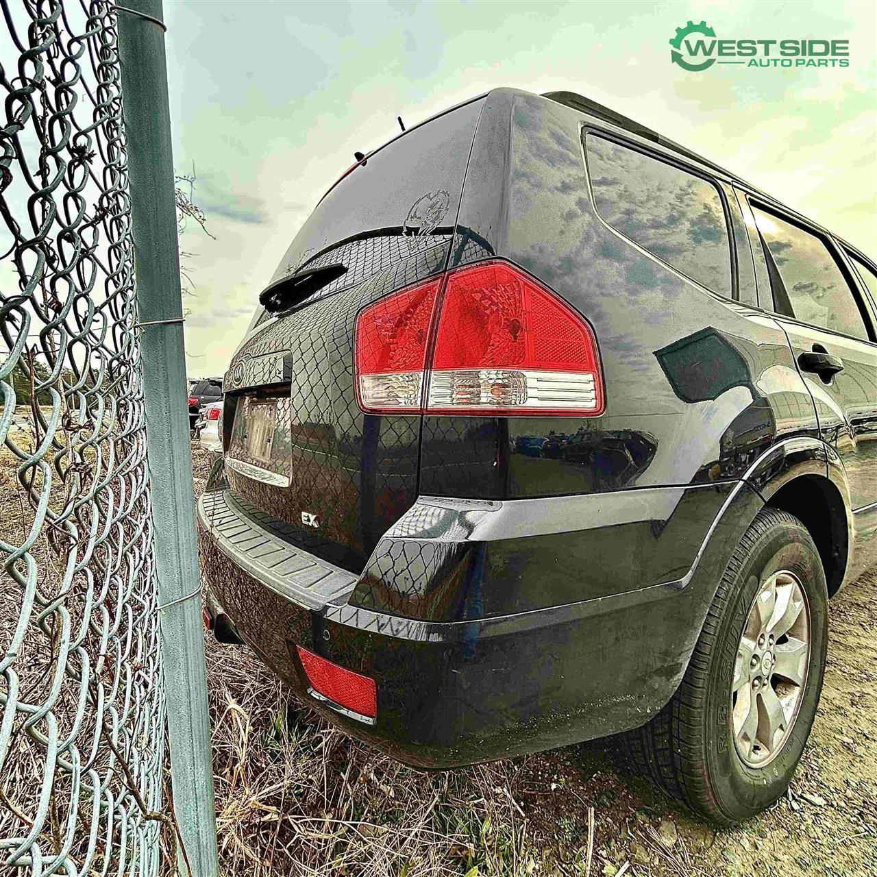 https://f005.backblazeb2.com/file/img-partshotlines-com/Inventory/EC474/Vehicle/112628_30.jpg