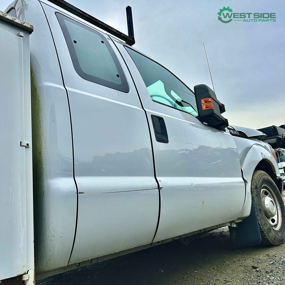 https://f005.backblazeb2.com/file/img-partshotlines-com/Inventory/EC474/Vehicle/113483_07.jpg