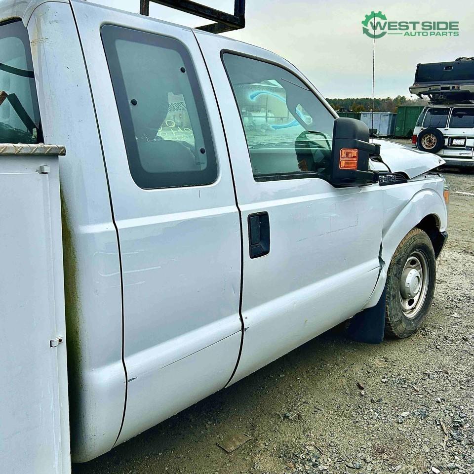 https://f005.backblazeb2.com/file/img-partshotlines-com/Inventory/EC474/Vehicle/113483_08.jpg