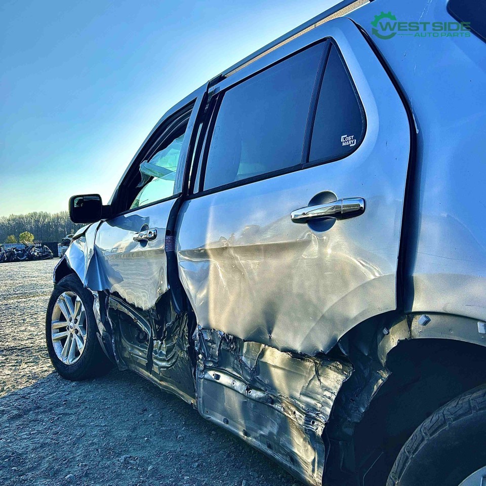 https://f005.backblazeb2.com/file/img-partshotlines-com/Inventory/EC474/Vehicle/114734_02.jpg