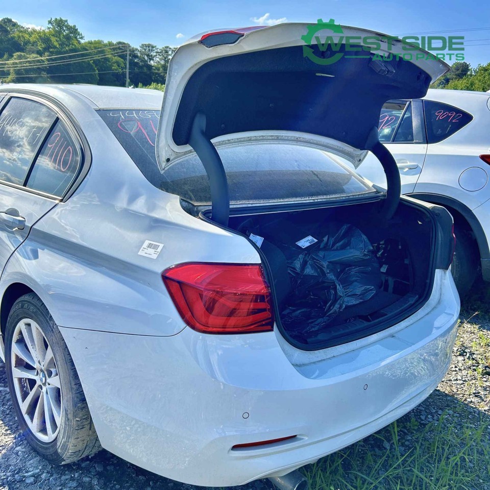 https://f005.backblazeb2.com/file/img-partshotlines-com/Inventory/EC474/Vehicle/117874_09.jpg