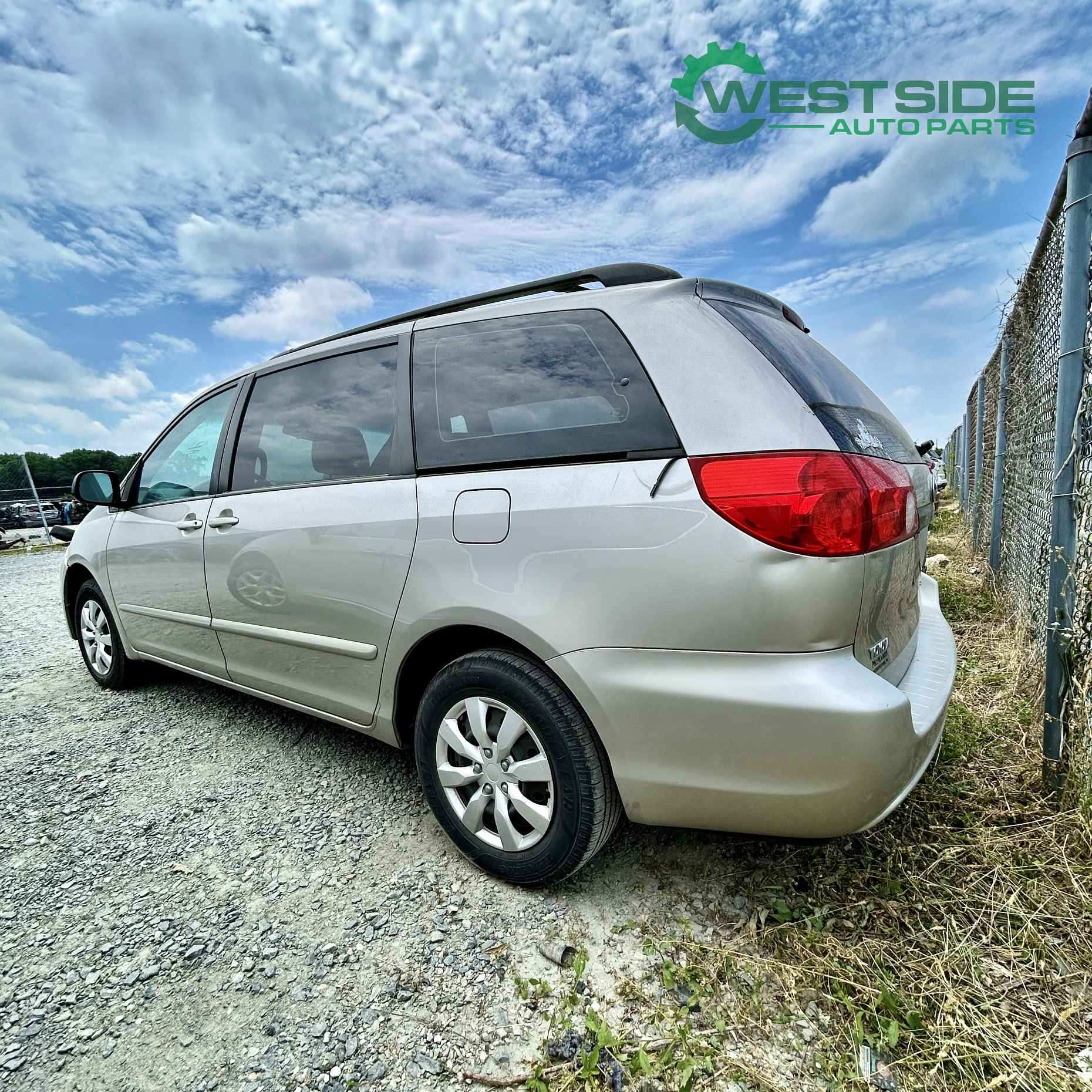 https://f005.backblazeb2.com/file/img-partshotlines-com/Inventory/EC474/Vehicle/120522_03.jpg