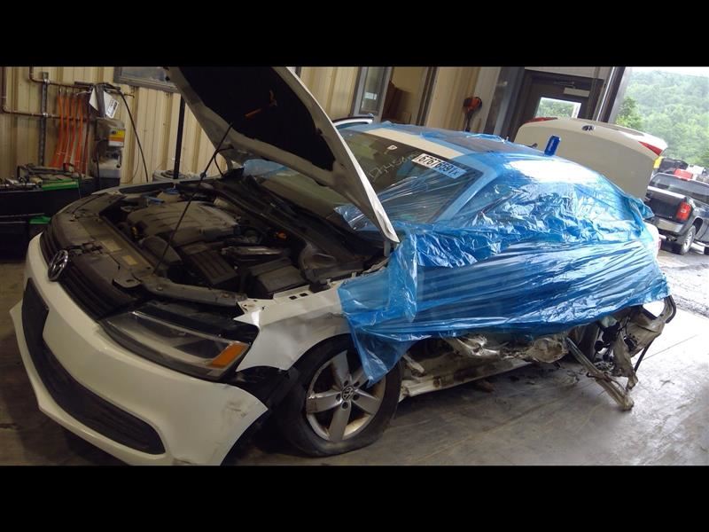 https://f005.backblazeb2.com/file/img-partshotlines-com/Inventory/EC684/Vehicle/13397_01.jpg