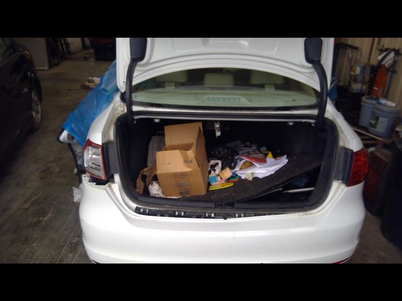 https://f005.backblazeb2.com/file/img-partshotlines-com/Inventory/EC684/Vehicle/13397_05.jpg