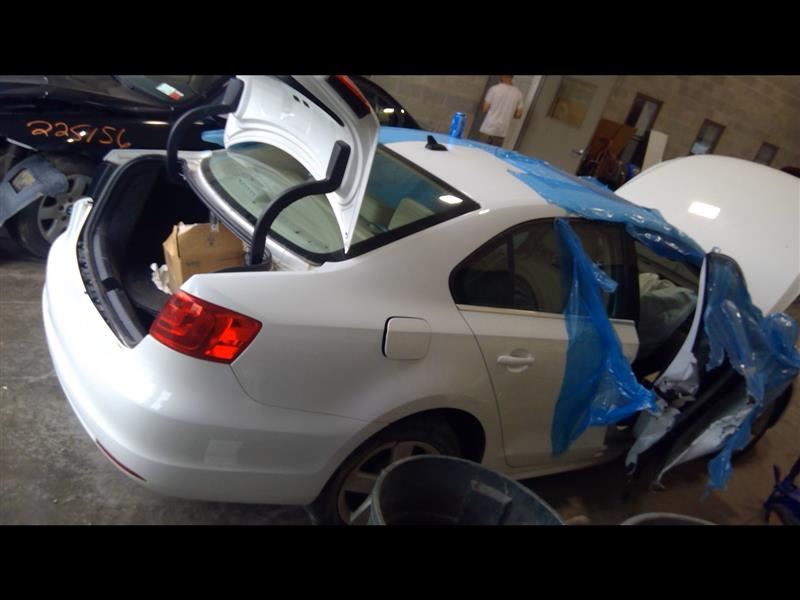 https://f005.backblazeb2.com/file/img-partshotlines-com/Inventory/EC684/Vehicle/13397_06.jpg