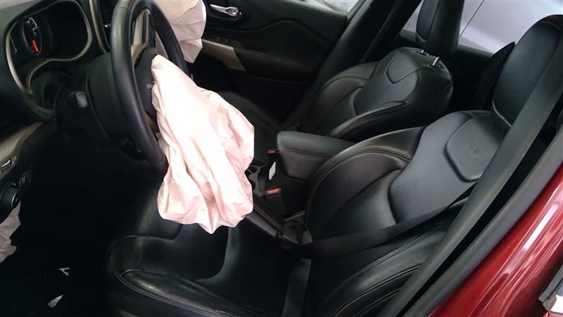 https://f005.backblazeb2.com/file/img-partshotlines-com/Inventory/EC684/Vehicle/14190_10.jpg