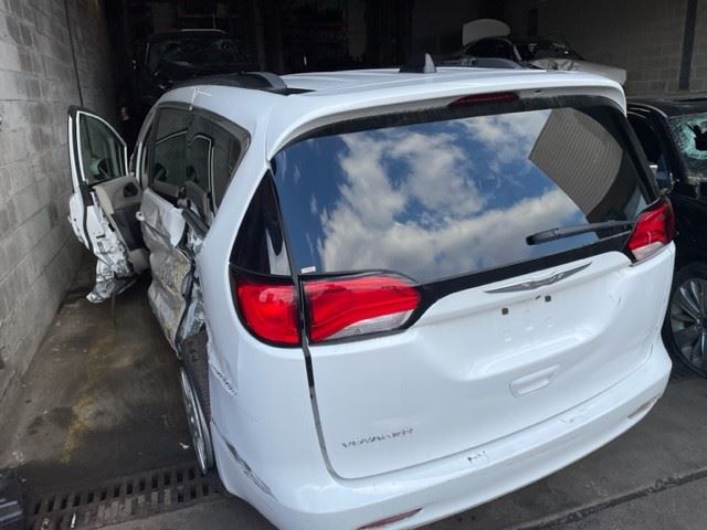 https://f005.backblazeb2.com/file/img-partshotlines-com/Inventory/EC741/Vehicle/41206_03.jpg