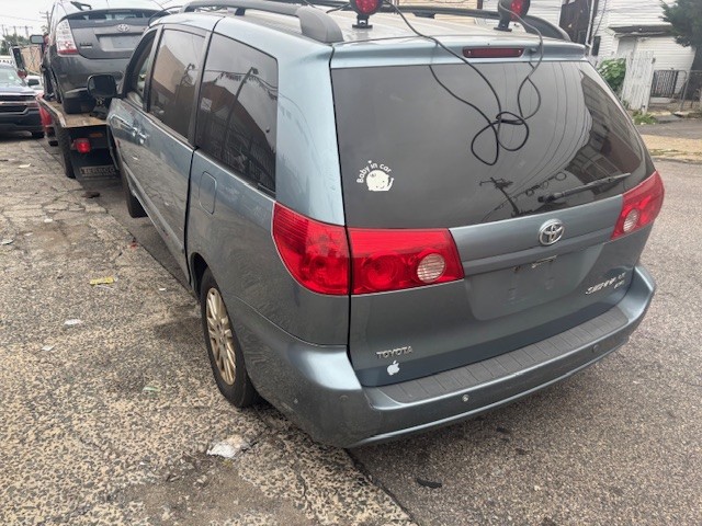 https://f005.backblazeb2.com/file/img-partshotlines-com/Inventory/EC741/Vehicle/47599_04.jpg