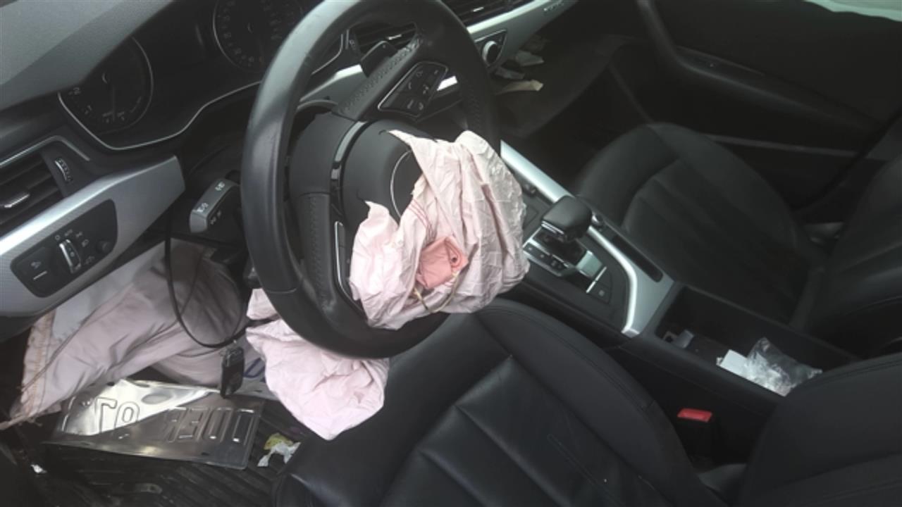 https://f005.backblazeb2.com/file/img-partshotlines-com/Inventory/EC801/Vehicle/216899_09.jpg