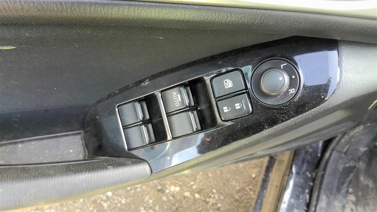 https://f005.backblazeb2.com/file/img-partshotlines-com/Inventory/EC801/Vehicle/218784_12.jpg