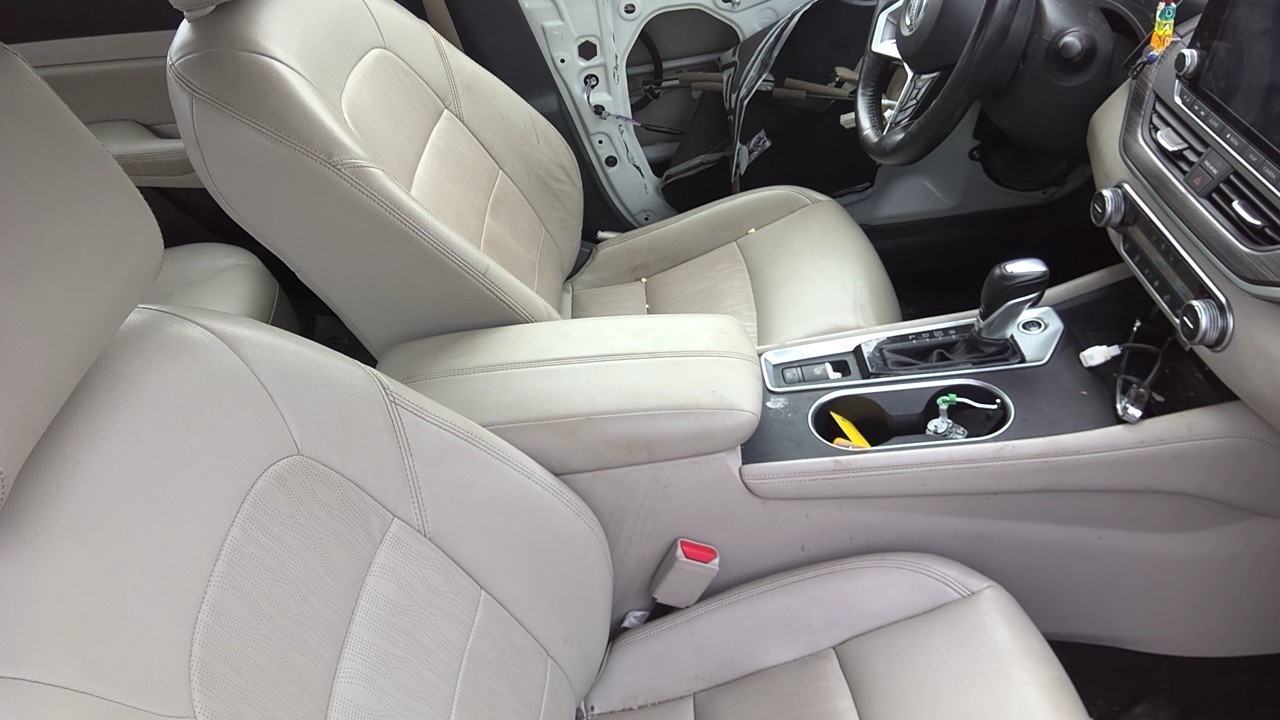 Vehicle/219208_06.jpg