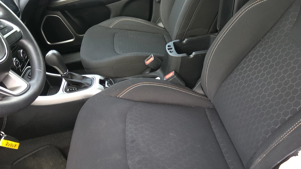 https://f005.backblazeb2.com/file/img-partshotlines-com/Inventory/EC801/Vehicle/219653_09.jpg