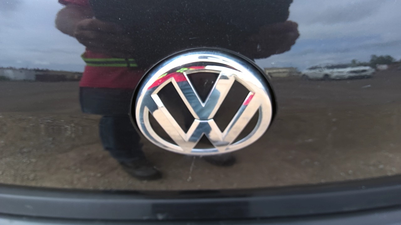 https://f005.backblazeb2.com/file/img-partshotlines-com/Inventory/EC801/Vehicle/219793_09.jpg