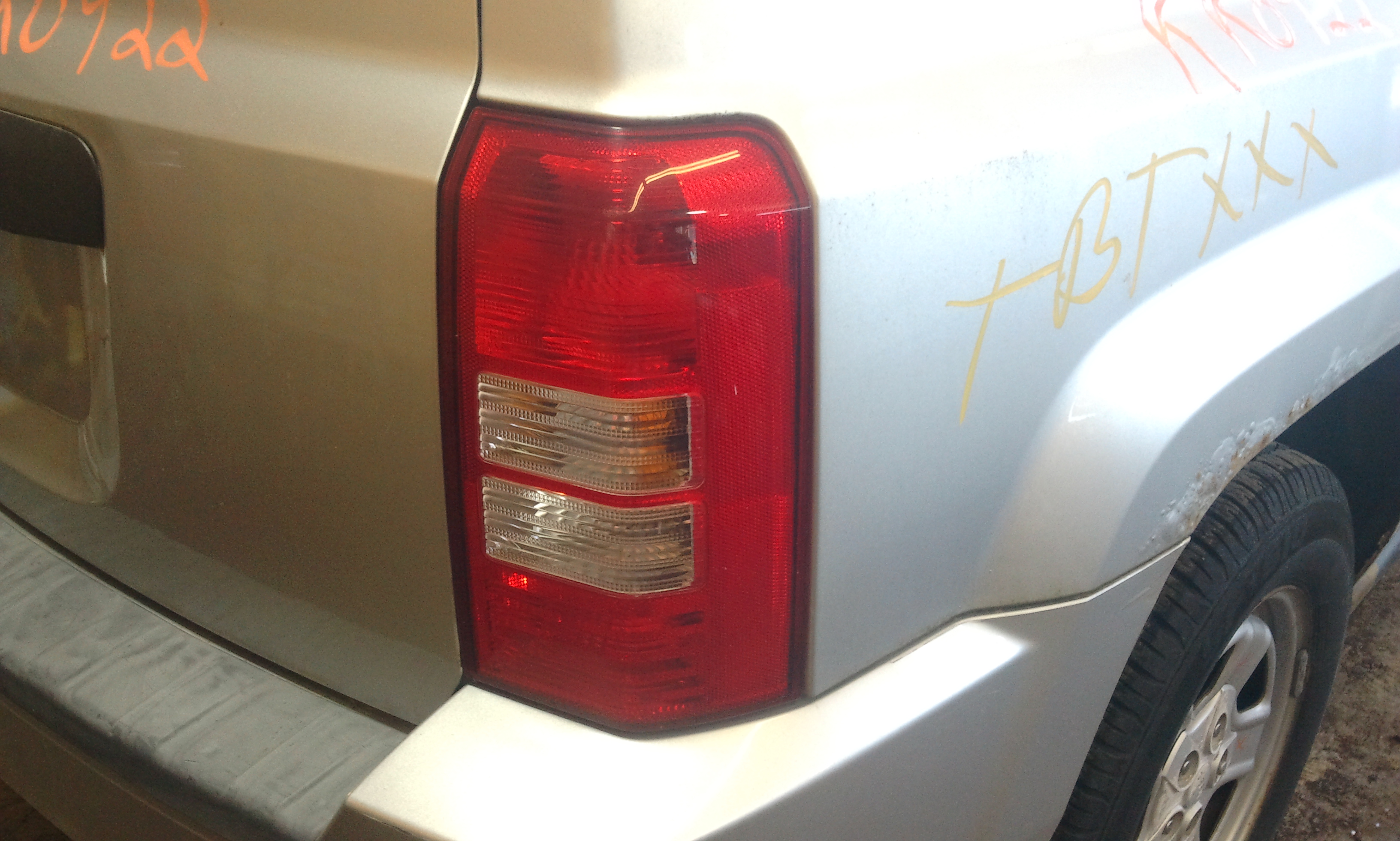 https://f005.backblazeb2.com/file/img-partshotlines-com/Inventory/EC885/Vehicle/12379_08.jpg