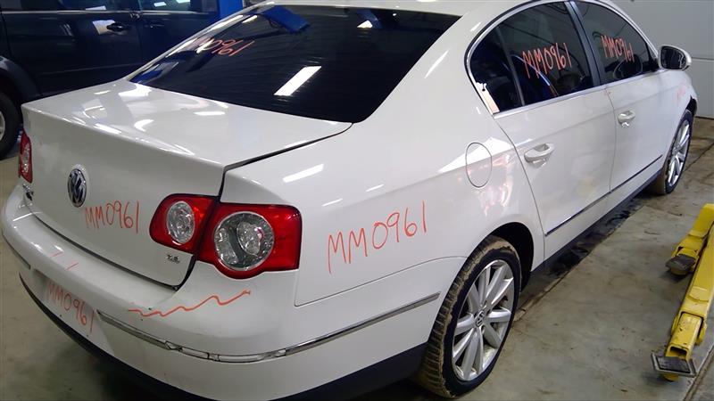 https://f005.backblazeb2.com/file/img-partshotlines-com/Inventory/EC885/Vehicle/16333_09.jpg