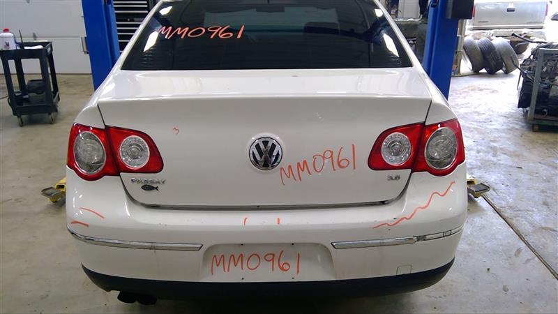 https://f005.backblazeb2.com/file/img-partshotlines-com/Inventory/EC885/Vehicle/16333_10.jpg