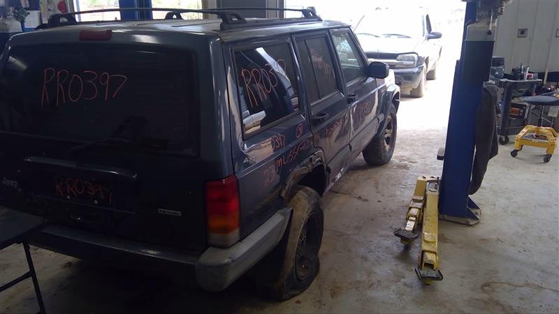 https://f005.backblazeb2.com/file/img-partshotlines-com/Inventory/EC885/Vehicle/17048_05.jpg