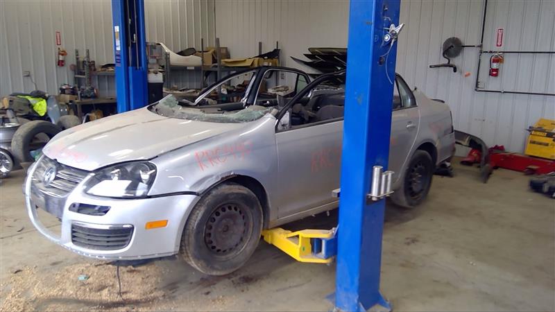 https://f005.backblazeb2.com/file/img-partshotlines-com/Inventory/EC885/Vehicle/17100_06.jpg