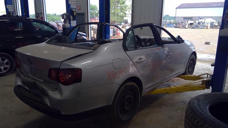 https://f005.backblazeb2.com/file/img-partshotlines-com/Inventory/EC885/Vehicle/17100_09.jpg