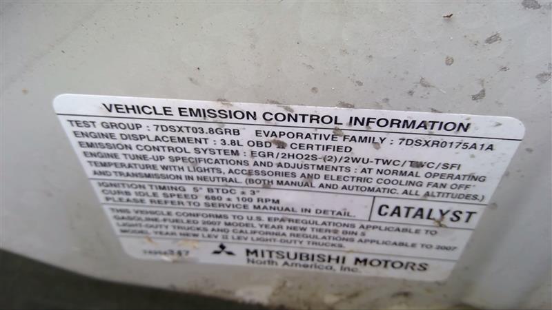 https://f005.backblazeb2.com/file/img-partshotlines-com/Inventory/EC885/Vehicle/17504_03.jpg