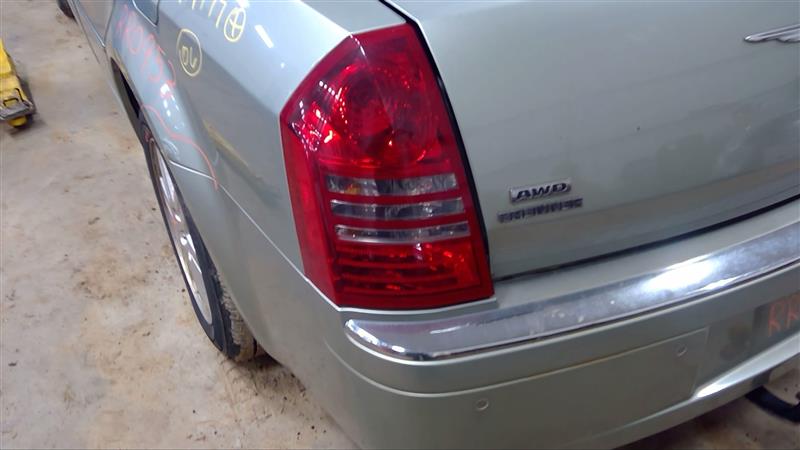 https://f005.backblazeb2.com/file/img-partshotlines-com/Inventory/EC885/Vehicle/17904_11.jpg