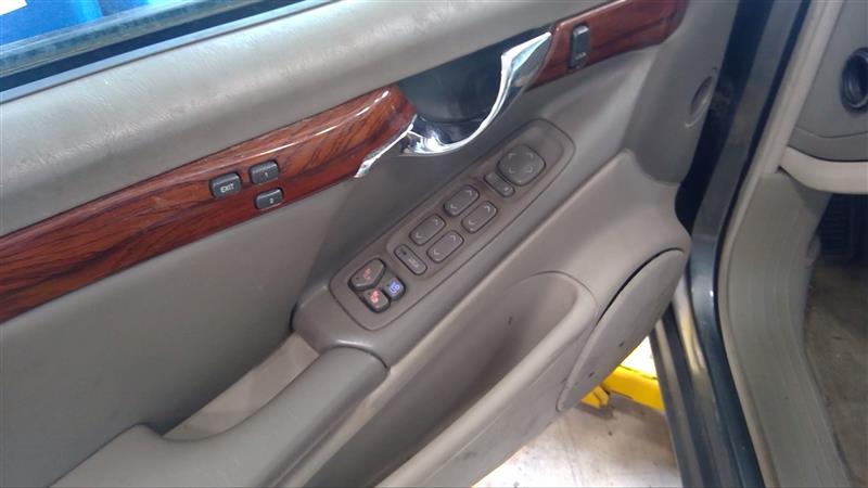 https://f005.backblazeb2.com/file/img-partshotlines-com/Inventory/EC885/Vehicle/18495_09.jpg