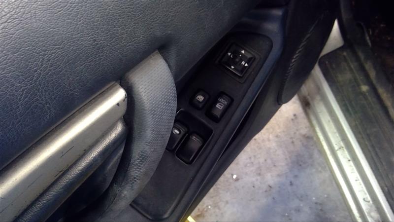 https://f005.backblazeb2.com/file/img-partshotlines-com/Inventory/EC885/Vehicle/18709_12.jpg