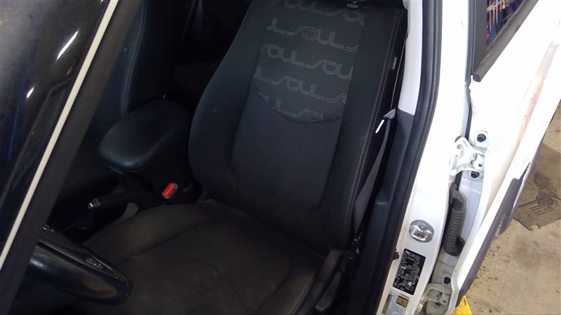 https://f005.backblazeb2.com/file/img-partshotlines-com/Inventory/EC885/Vehicle/18719_11.jpg