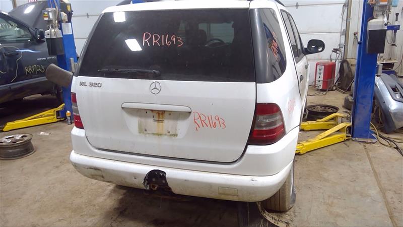 https://f005.backblazeb2.com/file/img-partshotlines-com/Inventory/EC885/Vehicle/19070_11.jpg
