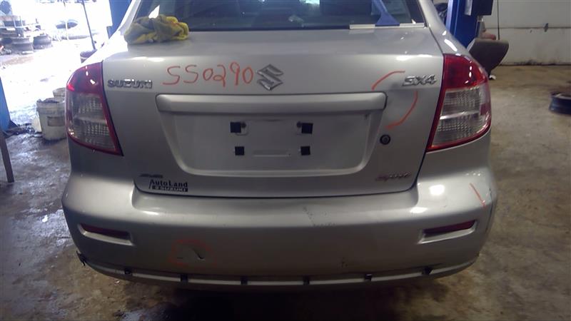 https://f005.backblazeb2.com/file/img-partshotlines-com/Inventory/EC885/Vehicle/19506_12.jpg