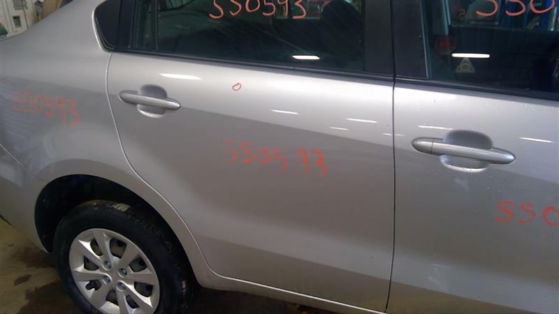 https://f005.backblazeb2.com/file/img-partshotlines-com/Inventory/EC885/Vehicle/19909_12.jpg