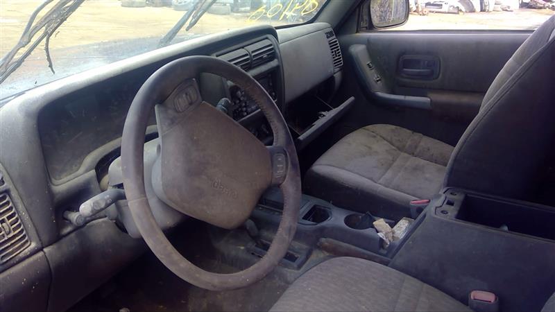 https://f005.backblazeb2.com/file/img-partshotlines-com/Inventory/EC885/Vehicle/19953_12.jpg