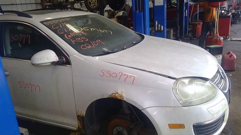 https://f005.backblazeb2.com/file/img-partshotlines-com/Inventory/EC885/Vehicle/20143_04.jpg