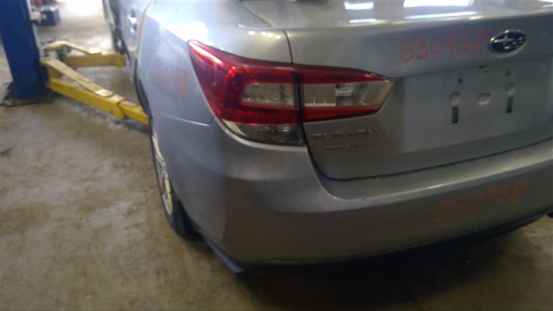 https://f005.backblazeb2.com/file/img-partshotlines-com/Inventory/EC885/Vehicle/20370_10.jpg