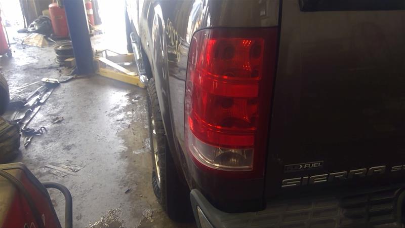 https://f005.backblazeb2.com/file/img-partshotlines-com/Inventory/EC885/Vehicle/20485_12.jpg