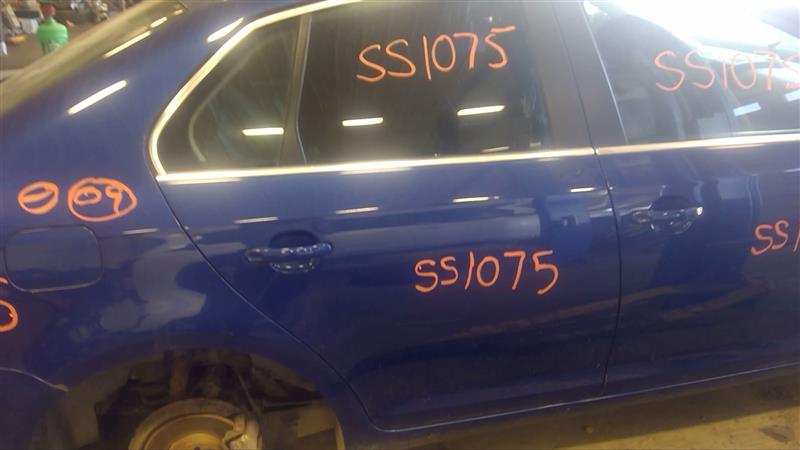 https://f005.backblazeb2.com/file/img-partshotlines-com/Inventory/EC885/Vehicle/20521_12.jpg
