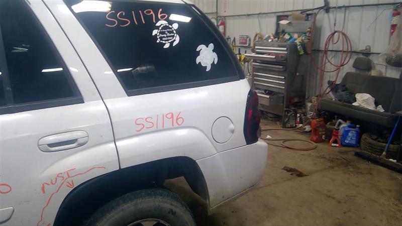 https://f005.backblazeb2.com/file/img-partshotlines-com/Inventory/EC885/Vehicle/20705_10.jpg